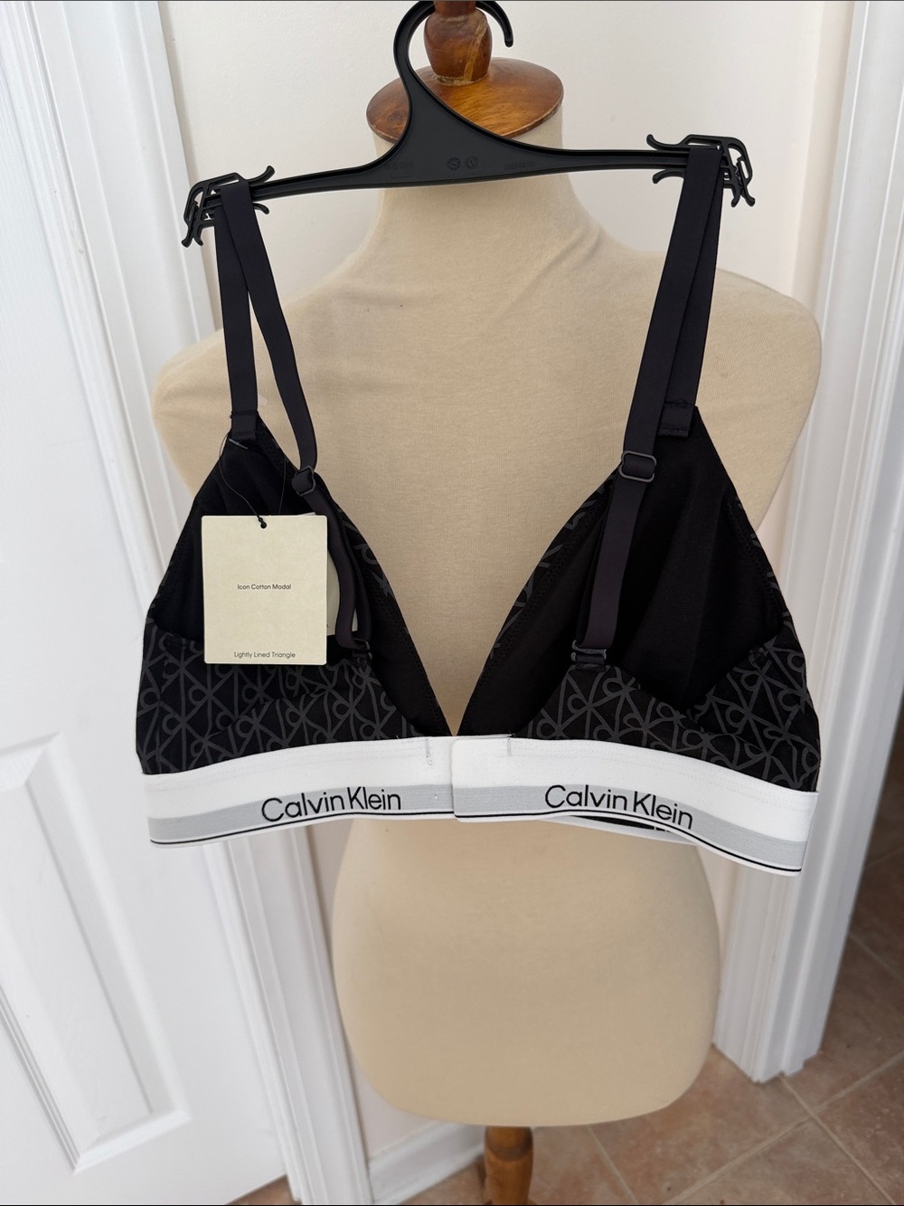 Calvin Klein Black Logo-Print Lightly Lined Triangle Bra - Picture 2 of 11
